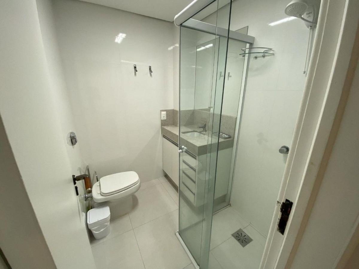 1 Dormitorio A 1 Quadra Da Praia De Jurere Florianopolis Exterior photo
